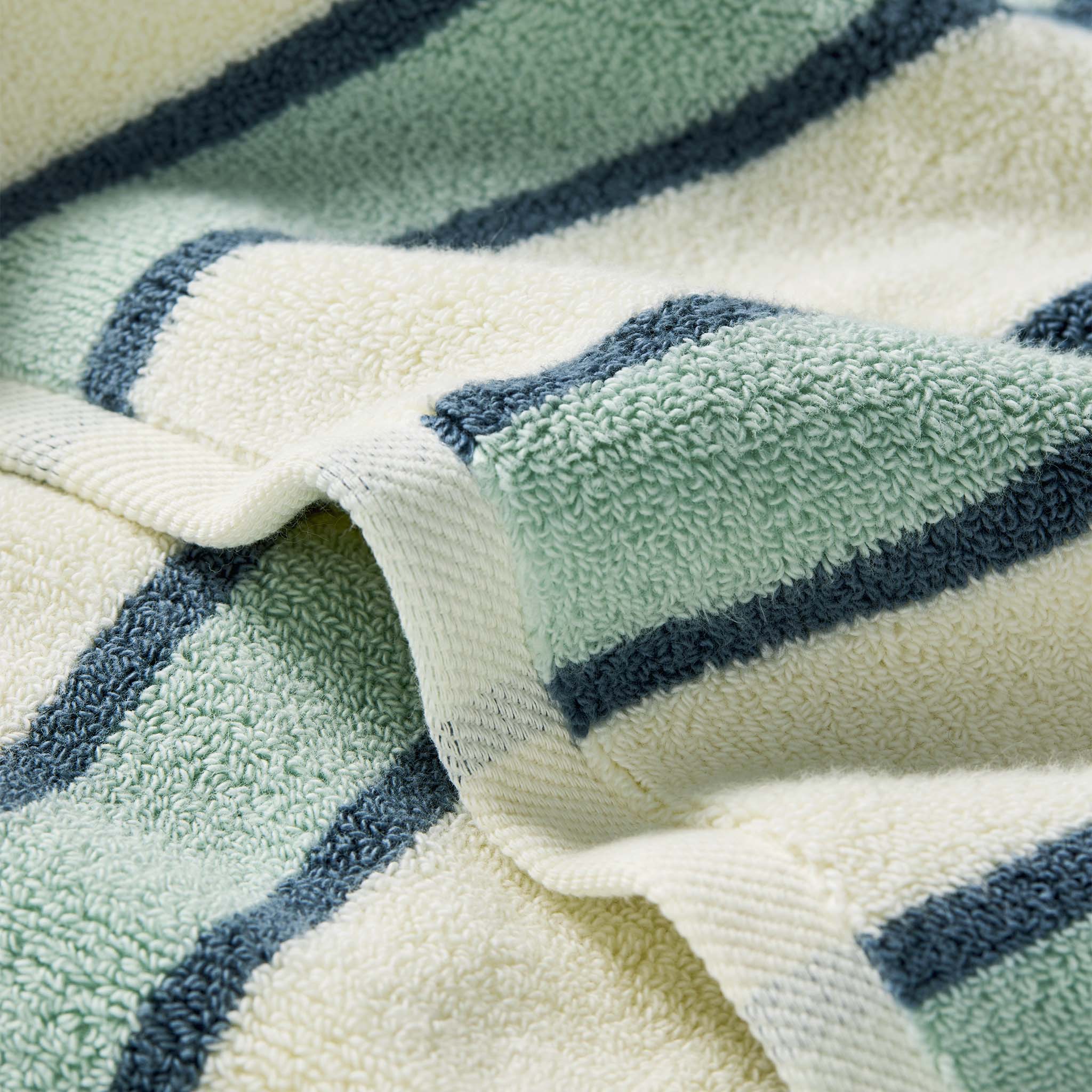 Super-Plush Set of 4 Bath Towel Bundle L9